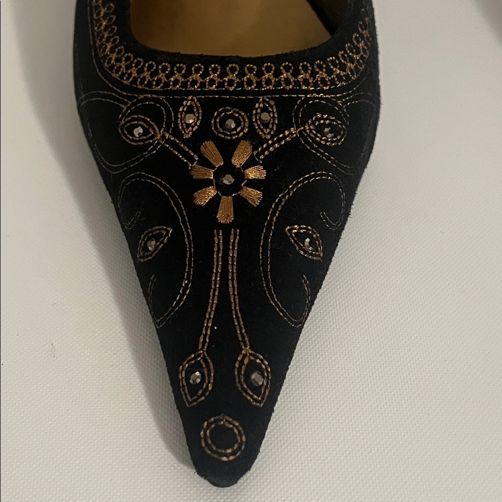 Pierre Dumas Sz 8.5 Black intricate embroidery on suede, Pointed Toe Heels Mules - Picture 3 of 9